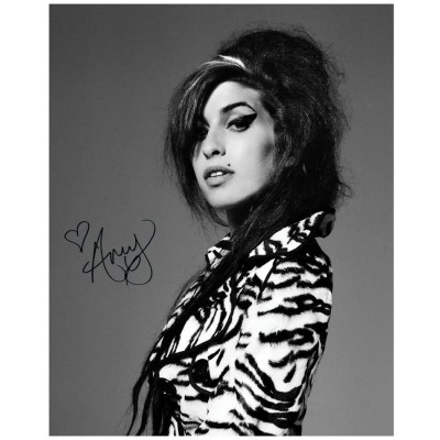 Photo Amy Winehouse Signed Autographed 8 x 10 - B709TLJN6