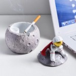 Astronaut Moon Ashtray with Lid Smell Proof for Indoor Outdoor Home Office Living Room Table Cute Creative Cartoon Sit Down Astronaut Spaceman Ashtray Resin Craft Ornament Grey - BVL66G8G2